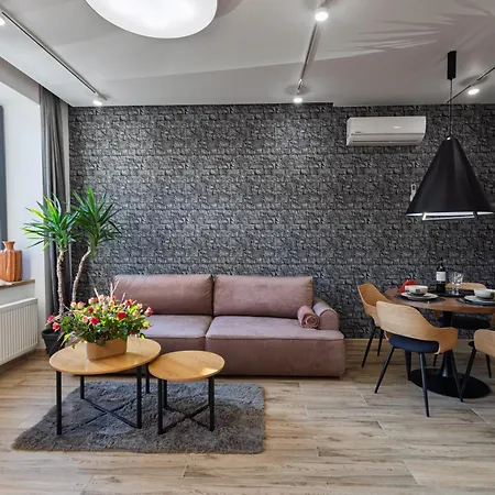 Pod Jasna Gora Teresy 4-2 Parking Gratis تشينستوخوفا