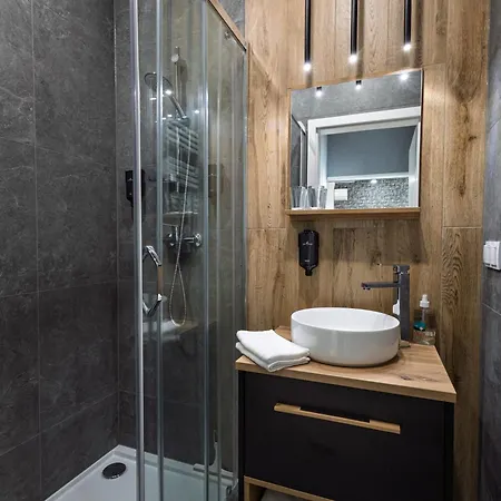 Pod Jasna Gora Teresy 4-2 Parking Gratis * تشينستوخوفا