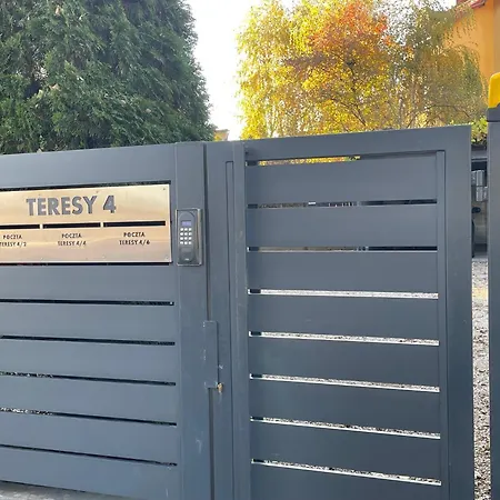 Pod Jasna Gora Teresy 4-2 Parking Gratis Ченстохова