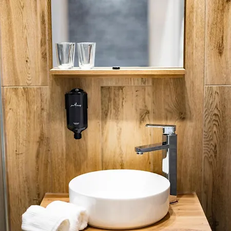 Pod Jasna Gora Teresy 4-2 Parking Gratis