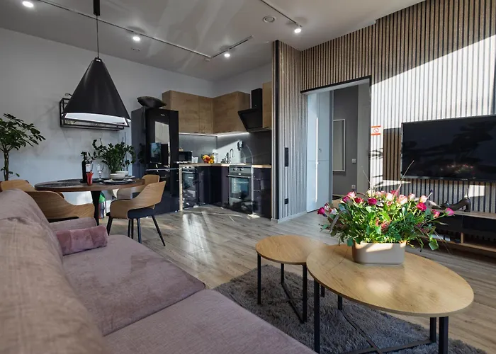 Pod Jasna Gora Teresy 4-2 Parking Gratis דירה צ'סטוצ'ובה