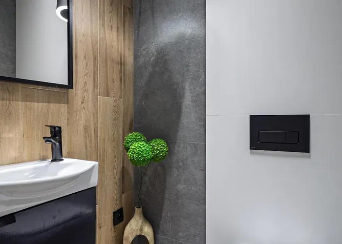 Pod Jasna Gora Teresy 4-2 Parking Gratis דירה צ'סטוצ'ובה