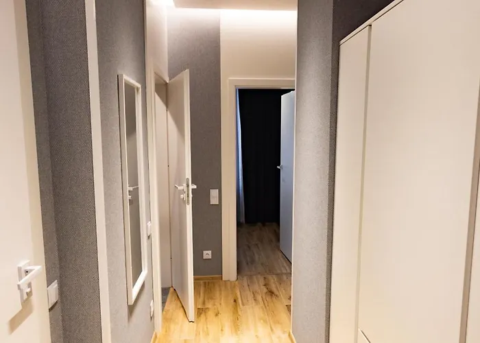 Pod Jasna Gora Teresy 4-2 Parking Gratis צ'סטוצ'ובה